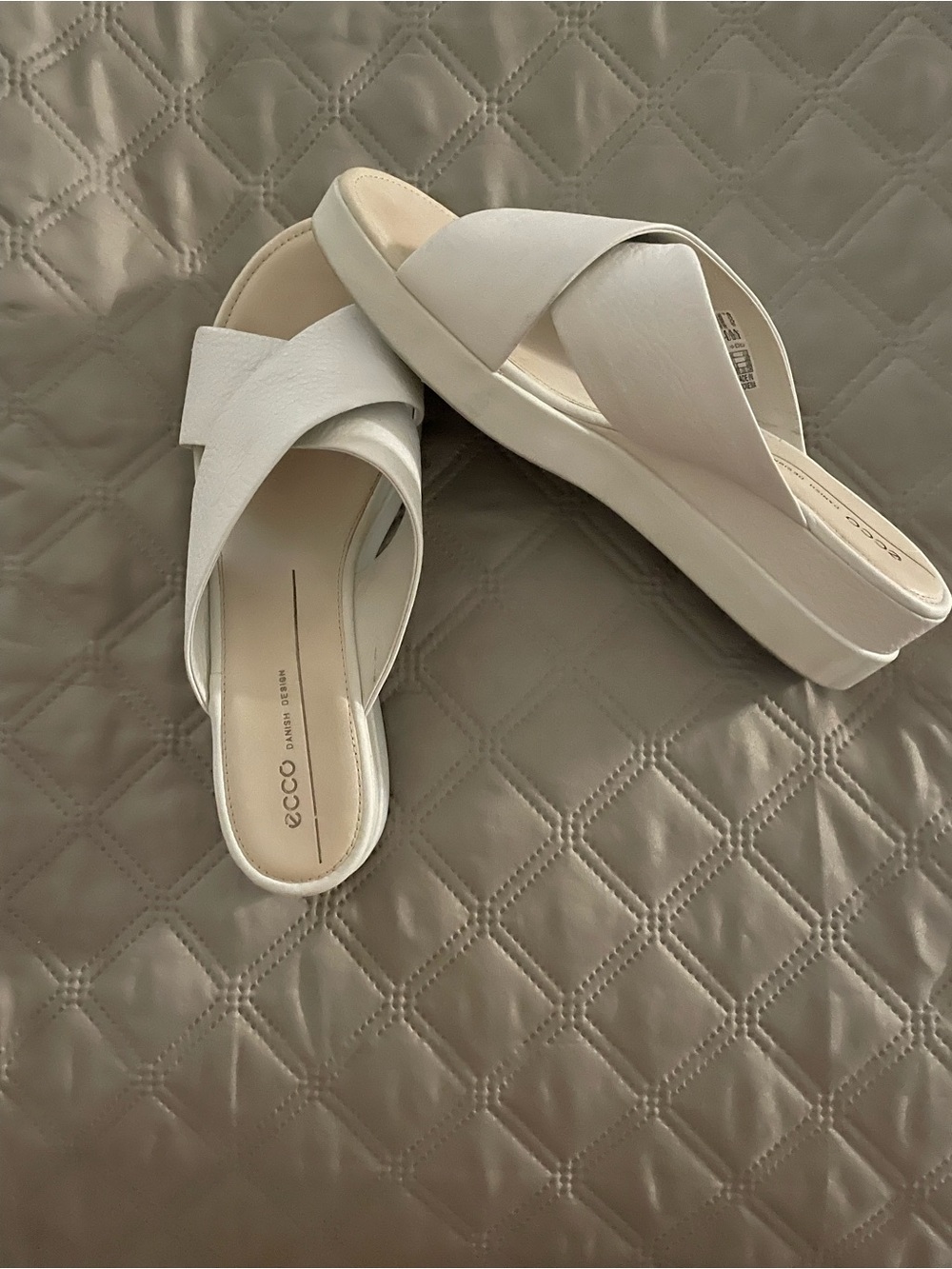 Ecco White Crisscross Leather Slide Sandals - Picture 5 of 10